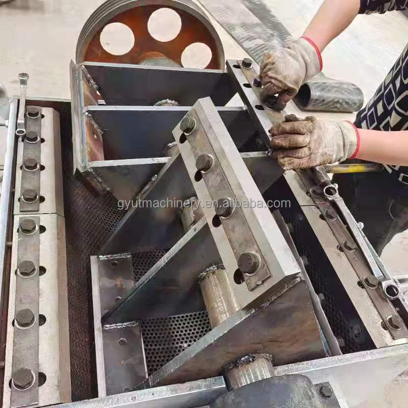 La plus récente machine de concassage de coco avec taille de coupe 1-5cm 2300*2000*2100mm