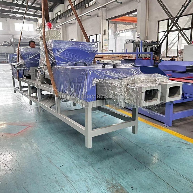 Machine automatique de fabrication de pieds de palettes en blocs de bois de 15 kW pour la production de palettes euro