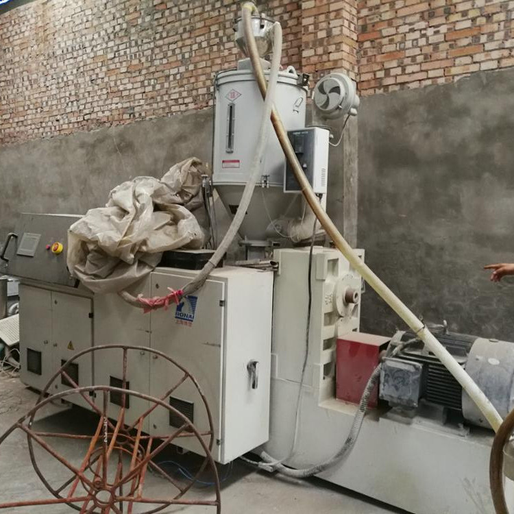 Machine de fabrication de tuyaux en plastique d'occasion pour les tuyaux d'eau durables dans les usines de fabrication