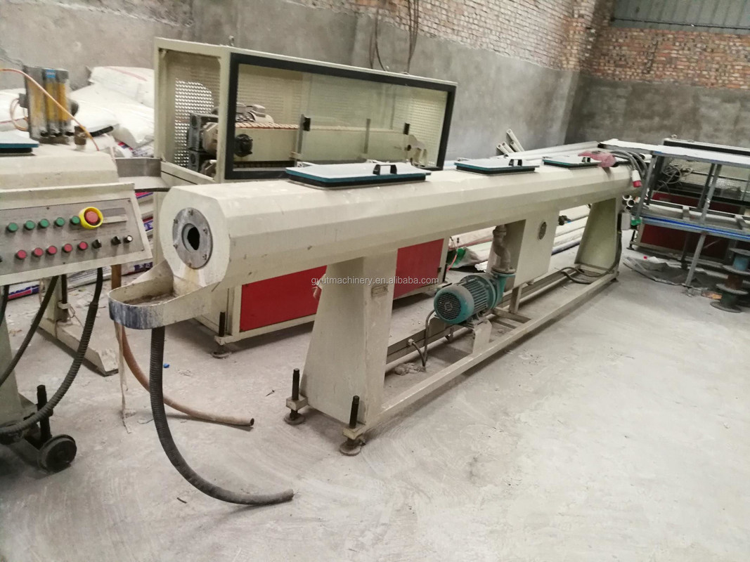 Machine de fabrication de tuyaux en plastique d'occasion pour les tuyaux d'eau durables dans les usines de fabrication