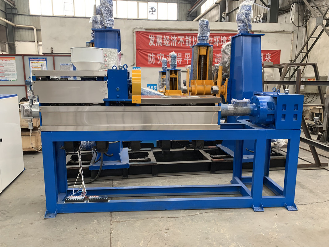 Machine de fabrication de câbles en plastique avec une puissance maximale de 125 kg/H-800 kg/H et une puissance d'extrudeuse principale de 22 kW