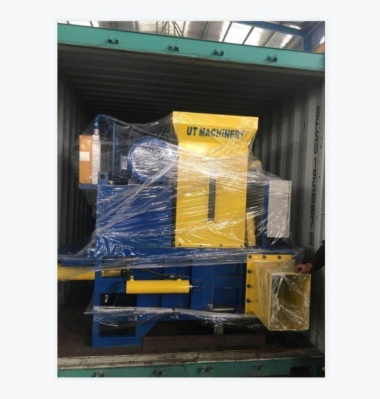 Machine à baliser la sciure de bois à moteur électrique à tracteur pour la compression des draps