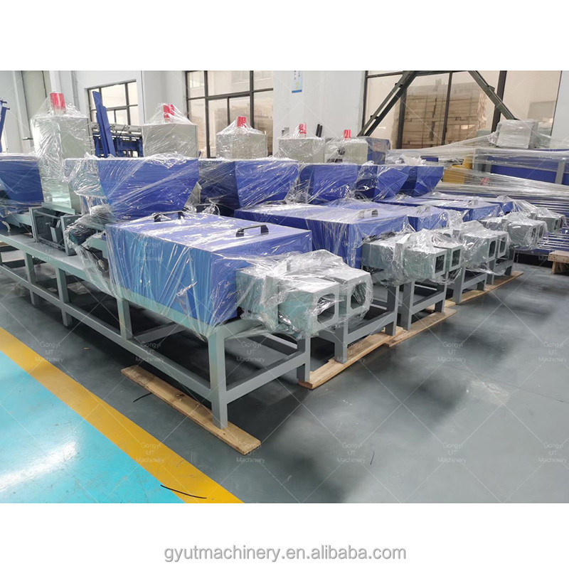 Machine à double tête pour la fabrication de blocs de palettes en bois avec fonction de fabrication automatique de blocs de sciure