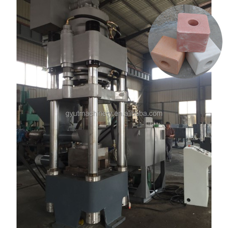 50000 UT Machine hydraulique à lécher des blocs hydrauliques de 8 tonnes/h pour la production de lacs de sel de vache bovine