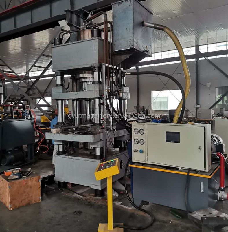 La machine de pressage de blocs de lambeaux d'aliments pour animaux est la meilleure option pour la production de blocs de sel.