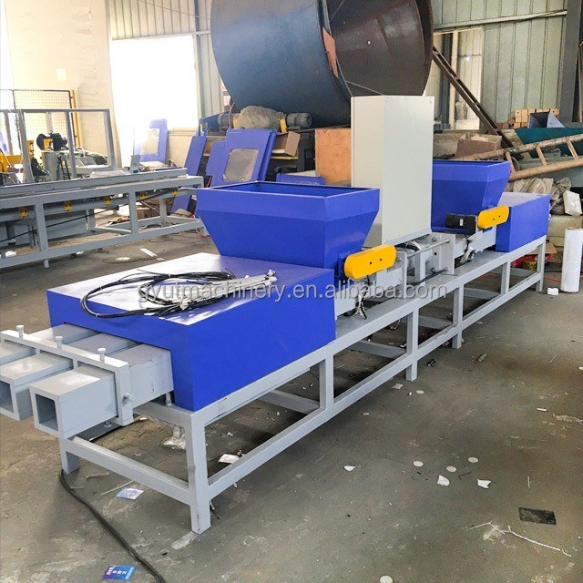 Processus de travail du bois Coupeuse entièrement automatique pour machine d'extrusion de blocs de bois compressés à chaud