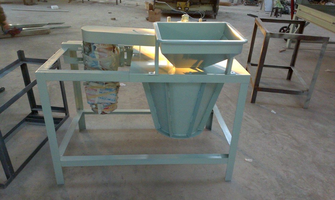 230 kg Machine automatique de pellicule de noyau de noix de pécan Cracker à coque dure pour peler les noix