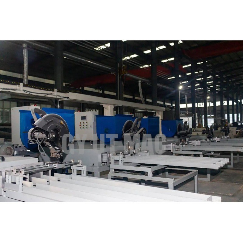 90 mm*90 mm Machine à faire des blocs de sciure de bois à quatre têtes avec trémie ronde de grande capacité