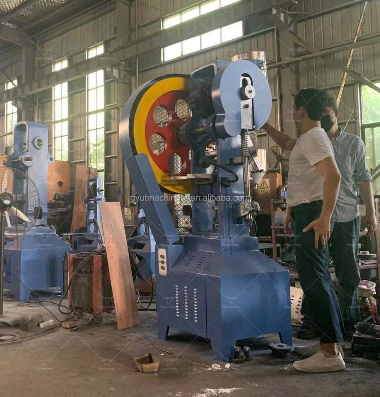 Appareil polyvalent de presse à billes de bombe de bain pour la production de billes de teigne de naphthalène