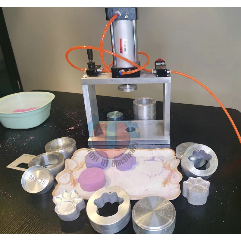 Machine de fabrication de petites bombes de bain à 2 pistons pour une production rapide