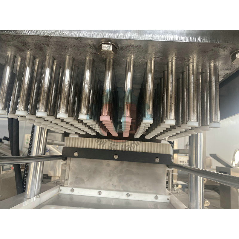 Machine automatique de pressage de sucre à l'aide de morceaux de café en argent de 300 kg/h pour la fabrication de sucre en cubes