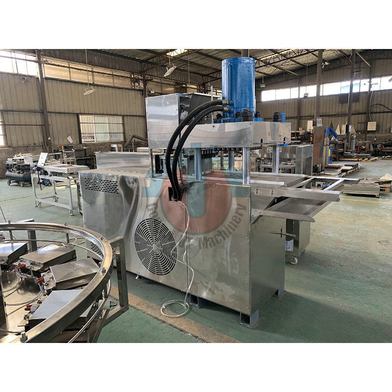 Machine automatique de pressage de sucre à l'aide de morceaux de café en argent de 300 kg/h pour la fabrication de sucre en cubes