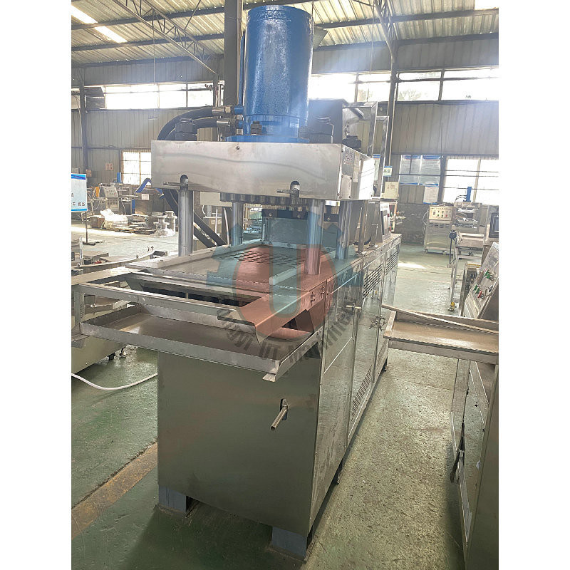 Machine de fabrication de sucre en cristal pour une production rapide et facile de sucre en cube