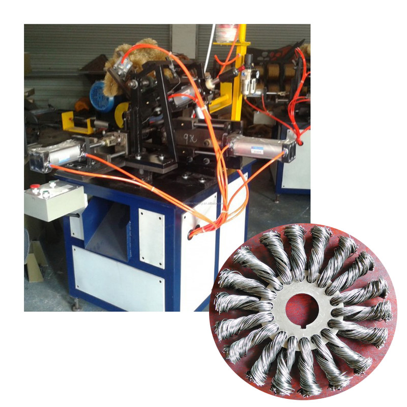 Machine à brosser en fil de torsion à haut rendement contrôlée par PLC pour la production de roues en fil d'acier