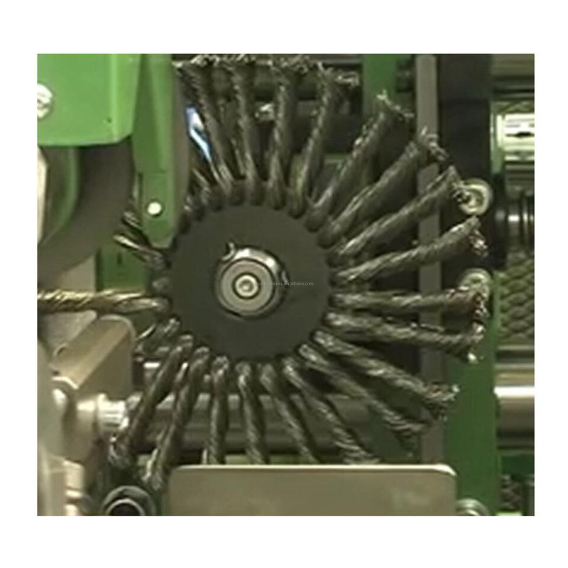 Machine à brosser en fil de torsion à haut rendement contrôlée par PLC pour la production de roues en fil d'acier