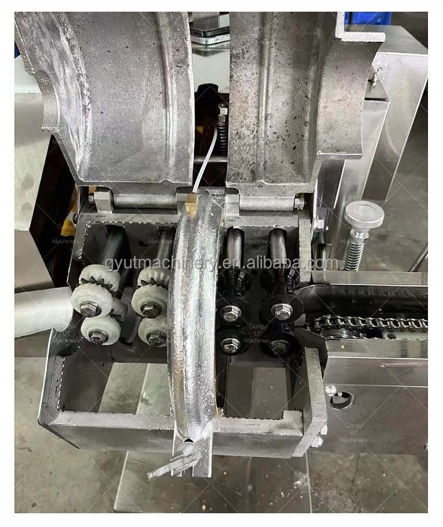 Machine à déchiqueter le maïs noir à base de convoyeur pour obtenir des résultats de pellicule de maïs doux lisses